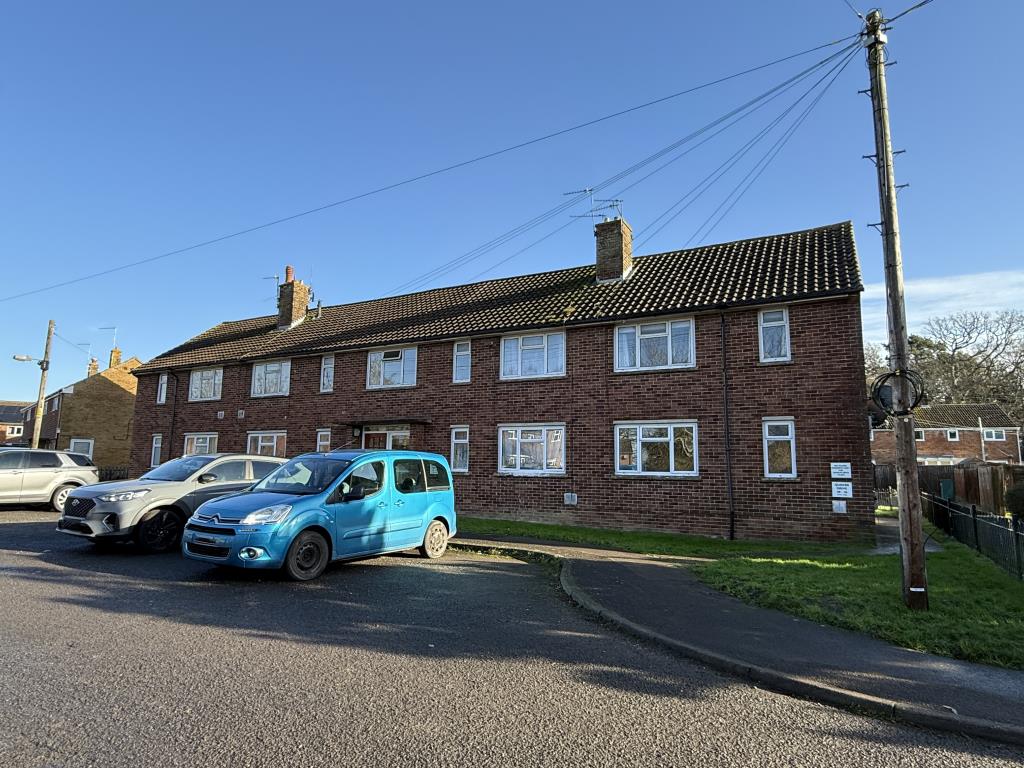 Lot: 176 - GROUND FLOOR FLAT FOR IMPROVEMENT - View of Block with Flat for Improvement
